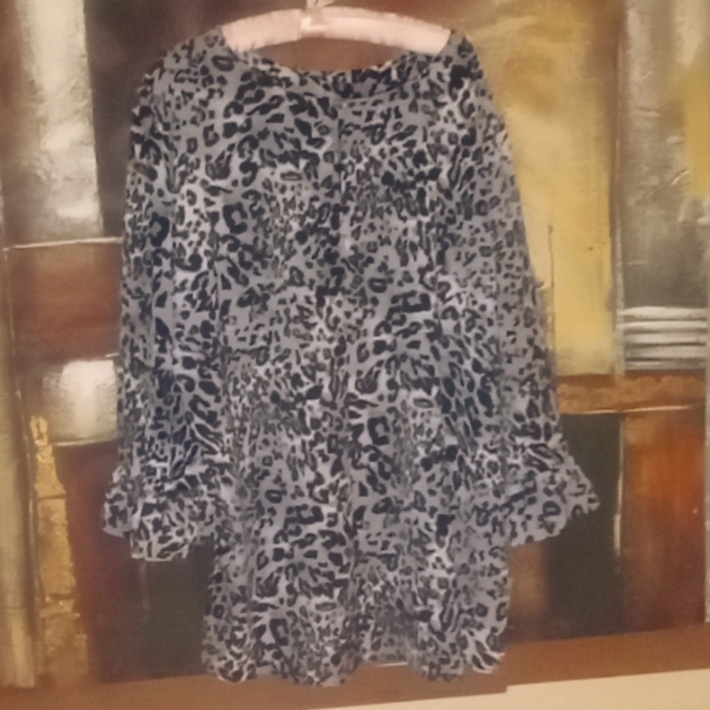 😱 Bobeau 3x black & grey & white leopard print blouse.